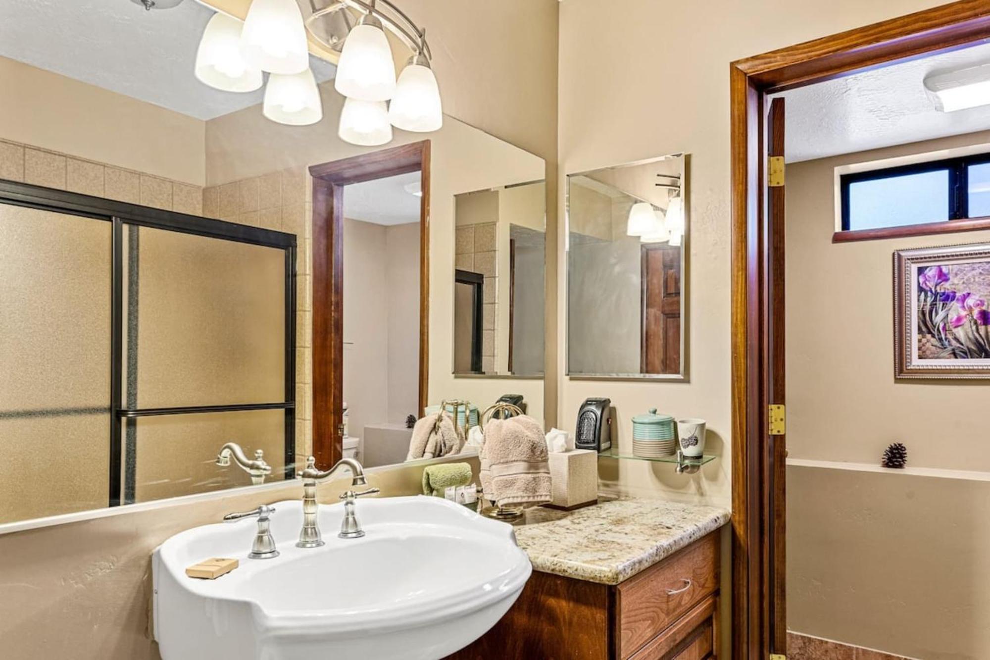 Sutter Ln By Avantstay Beautifully Remodeled Kitchen,4Cabin-Chic Bedrooms Blue Jay Exteriör bild